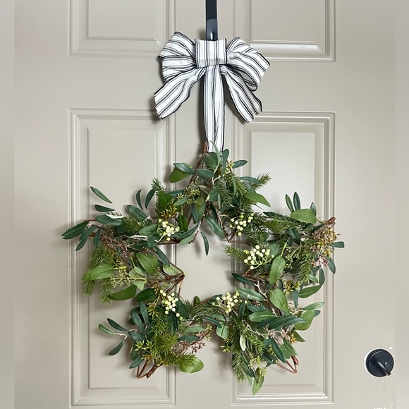 Dimensional Star Door Swag by Grandin Road w/ Striped Bow - Farmhouse Wreath - Picture 2 of 3